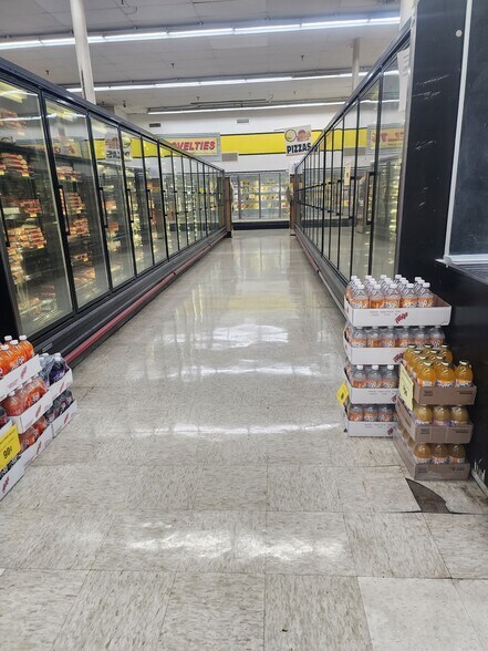 More Photos Of 4839-4925 Jonesboro Rd, Forest Park Storefront For Lease