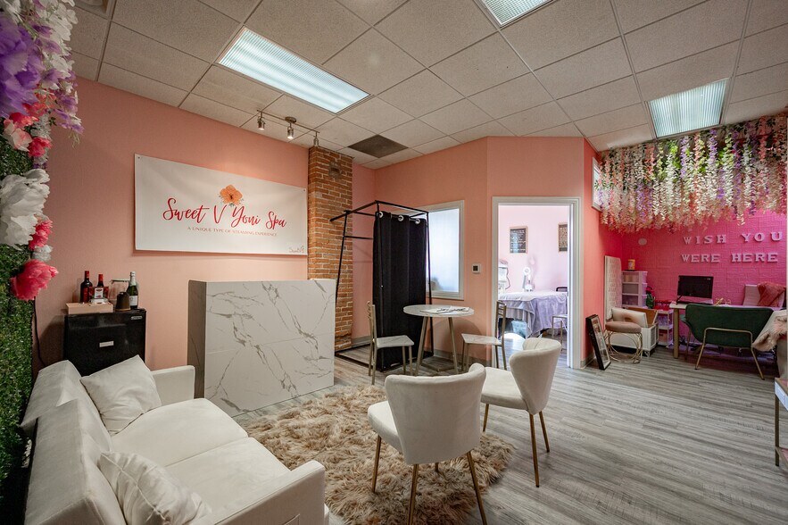 More Photos Of 112-114 S Broadway St, Green Bay Storefront Retail Office For Sale