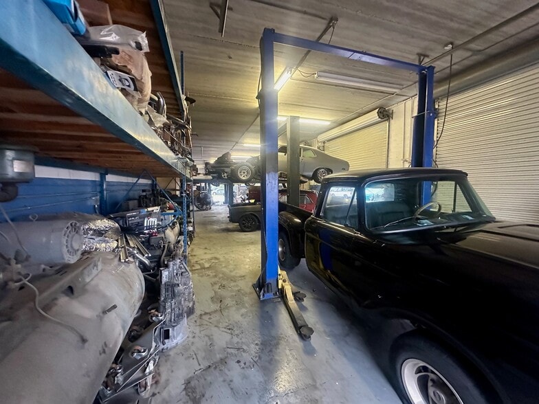 More Photos Of 1002 SE 9th St, Cape Coral Service For Sale