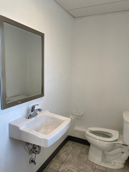 More Photos Of 19605 E 40 Hwy, Independence Warehouse For Sale