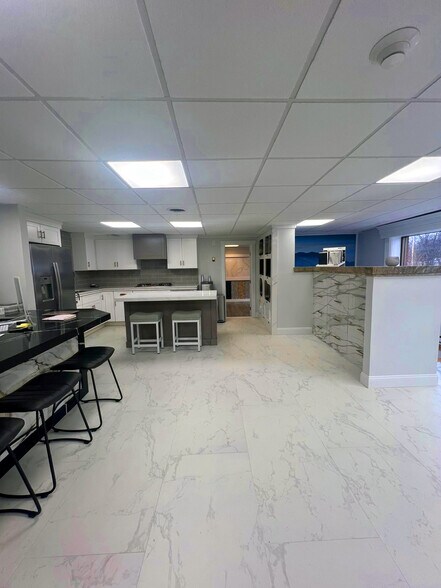 More Photos Of 3-11 Turnpike Rd, Southborough Storefront Retail Office For Lease