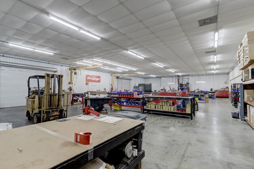 More Photos Of 18914 E Industrial Pkwy, New Caney Service For Sale