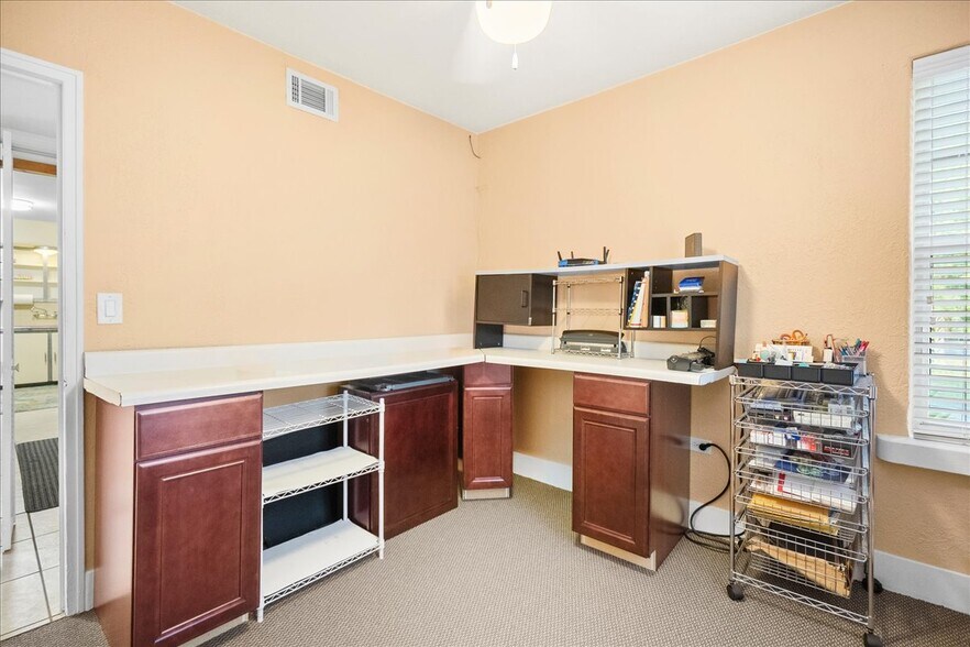More Photos Of 15325 North Main St, Jacksonville Flex For Sale