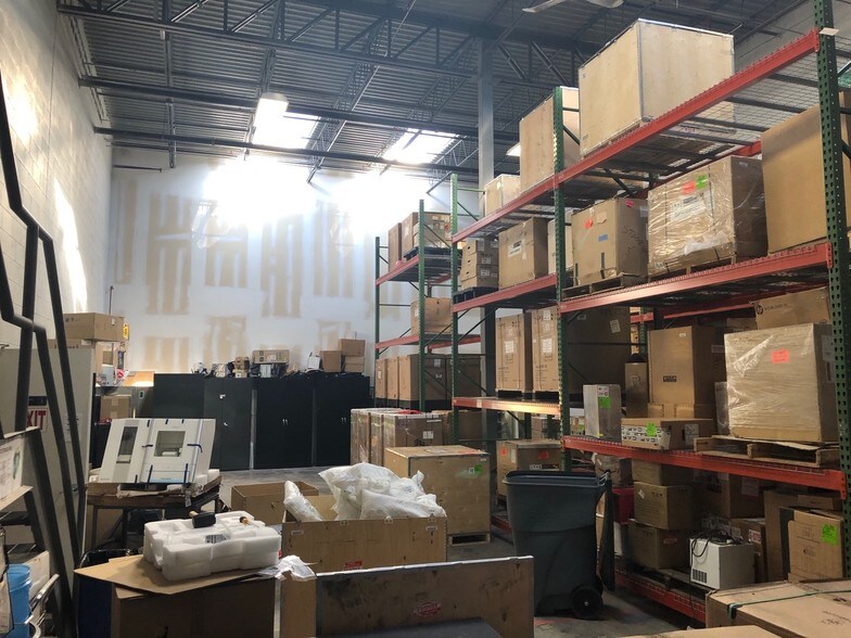 More Photos Of 85 Maple Ave, Stoneham Warehouse For Lease