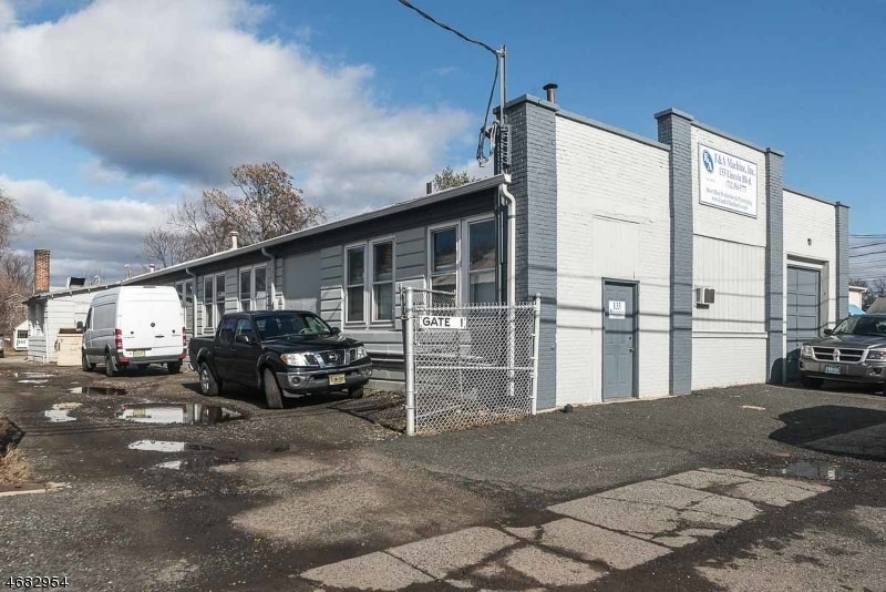 More Photos Of 131 Lincoln Blvd, Middlesex Manufacturing For Lease