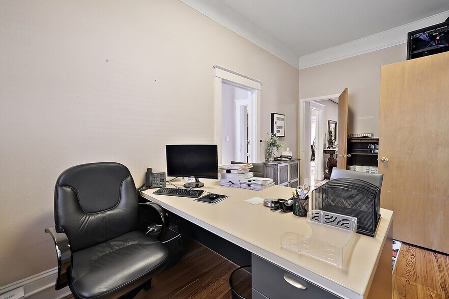 More Photos Of 324 N Texas Ave, Tavares Office For Lease