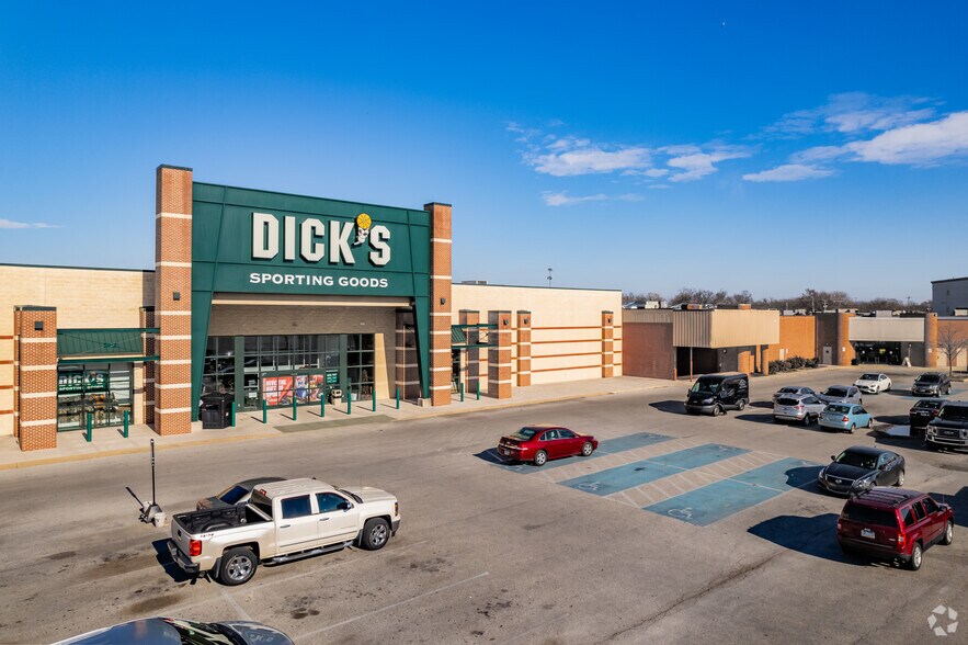 Primary Photo Of 1155 Carlisle St, Hanover General Retail For Lease