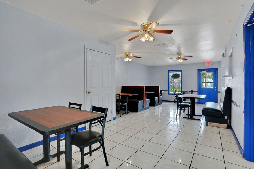 More Photos Of 413 Elm St, Welaka Freestanding For Sale