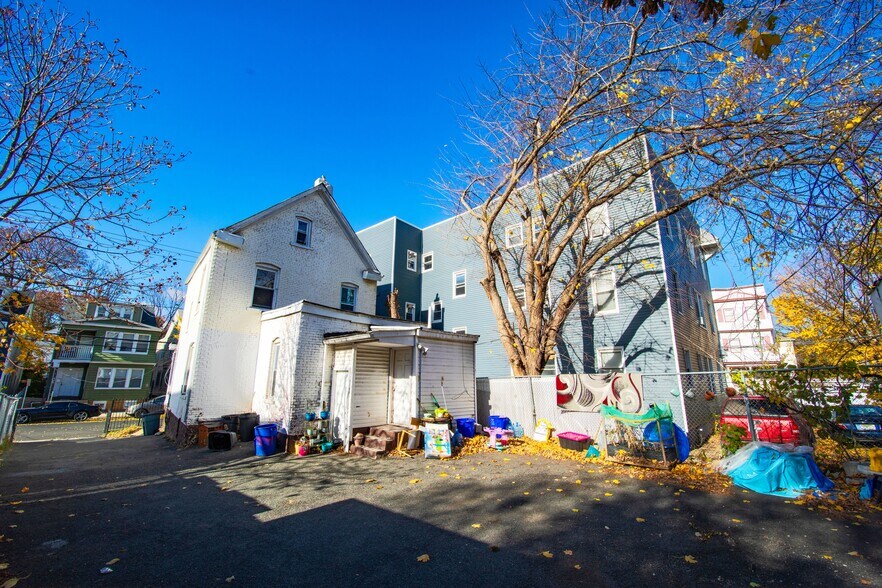 More Photos Of 858-860 S 18th St, Newark Apartments For Sale