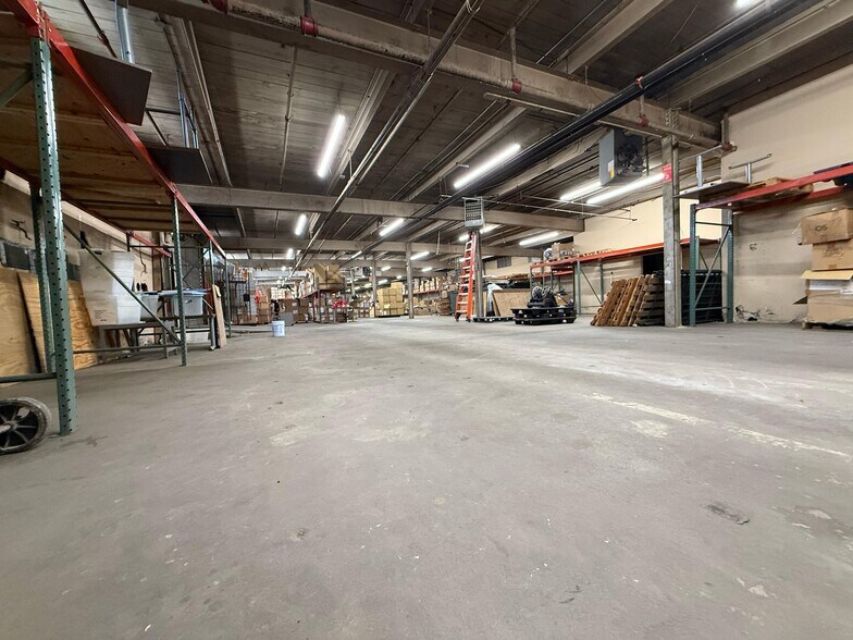 More Photos Of 2250 Urbanowitz Ave, Linden Industrial For Lease