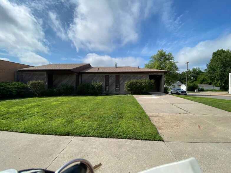Primary Photo Of 421 Main St, Tarkio Medical For Sale