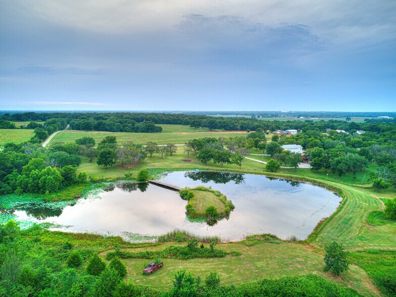 More Photos Of 18509 Brangus Rd, Shawnee Specialty For Sale