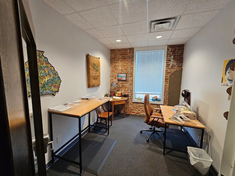 More Photos Of 514 Flat Shoals Ave, Atlanta Bank For Lease