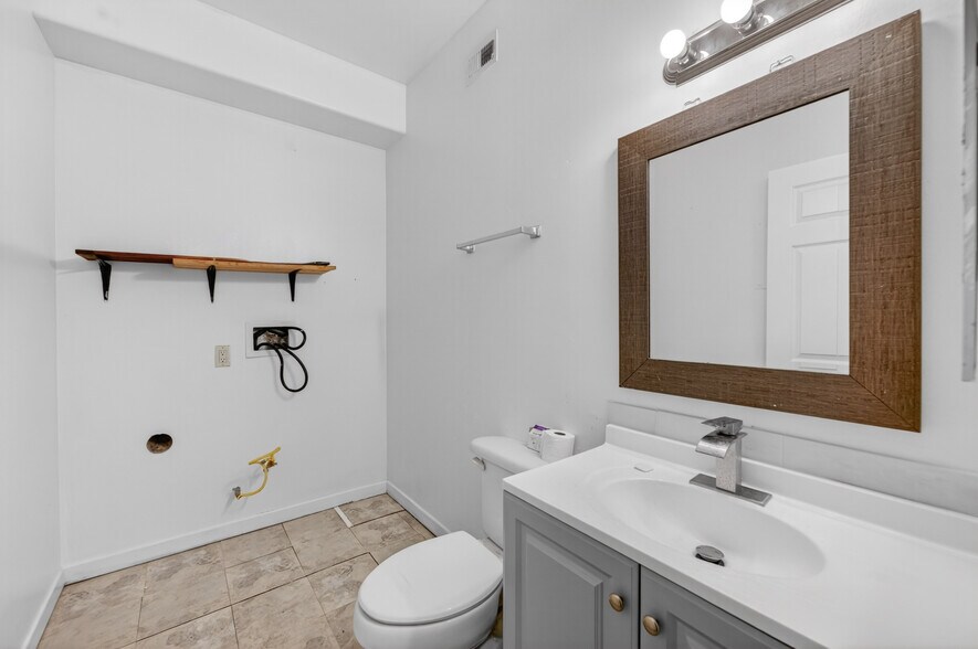 More Photos Of 4930 W Point Loma Blvd, San Diego Apartments For Sale