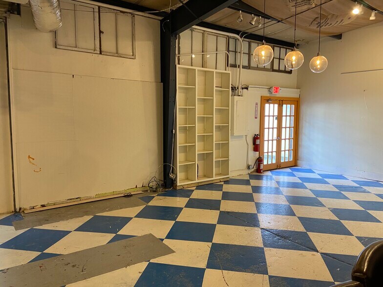 More Photos Of 660 Irwin St NE, Atlanta General Retail For Lease
