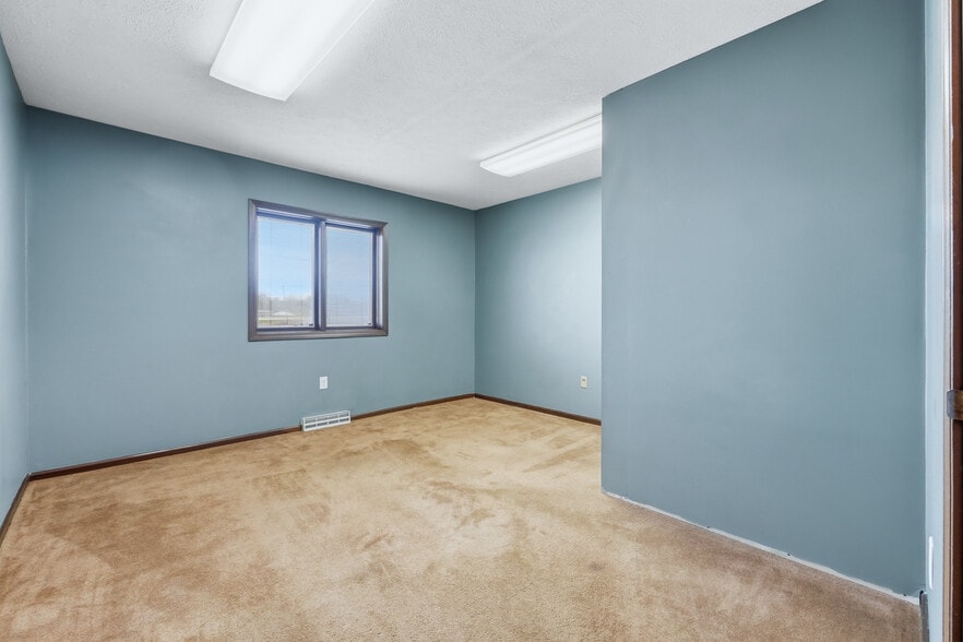 More Photos Of 3201 E Center St, Warsaw Office For Sale