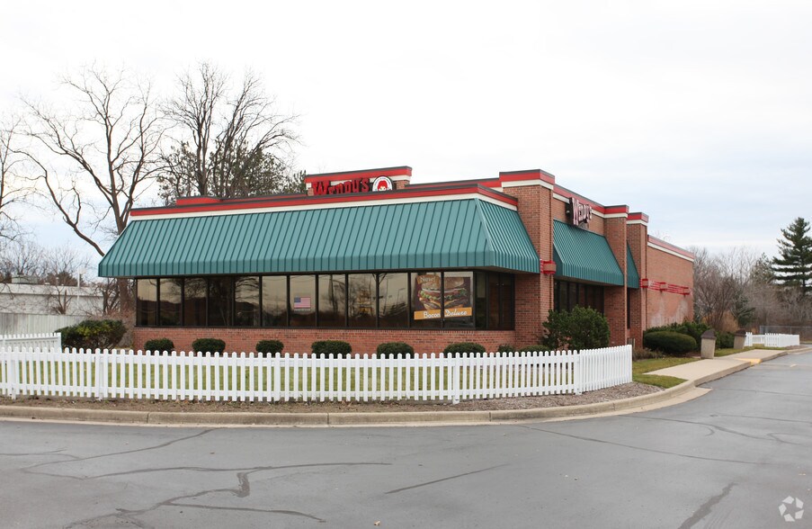 Primary Photo Of 980 E Saginaw Hwy, Grand Ledge Fast Food For Sale