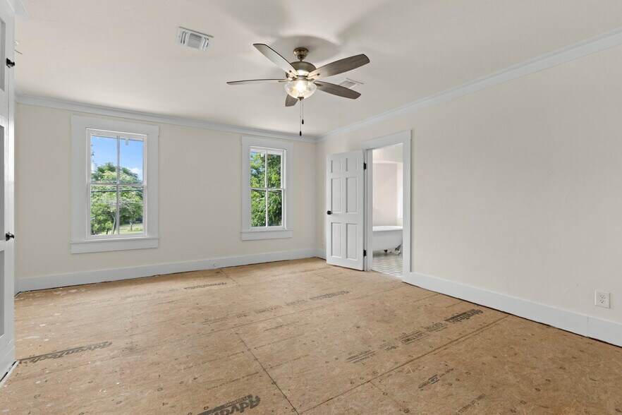 More Photos Of 824 High St, Comfort Winery Vineyard For Sale