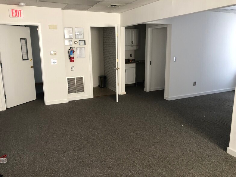 More Photos Of 1251-1255 Bound Brook Rd, Middlesex Medical For Lease