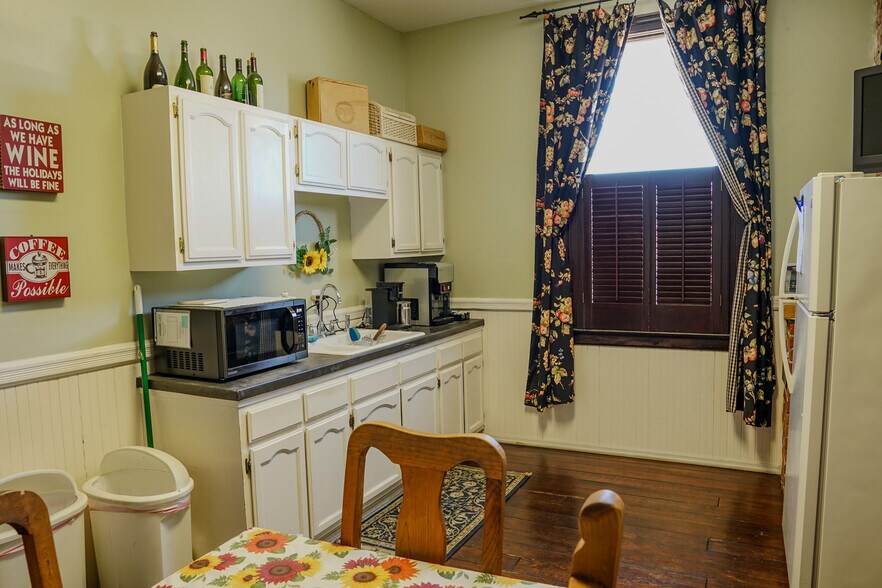 More Photos Of 26 Plaza Sq, Orange General Retail For Sale