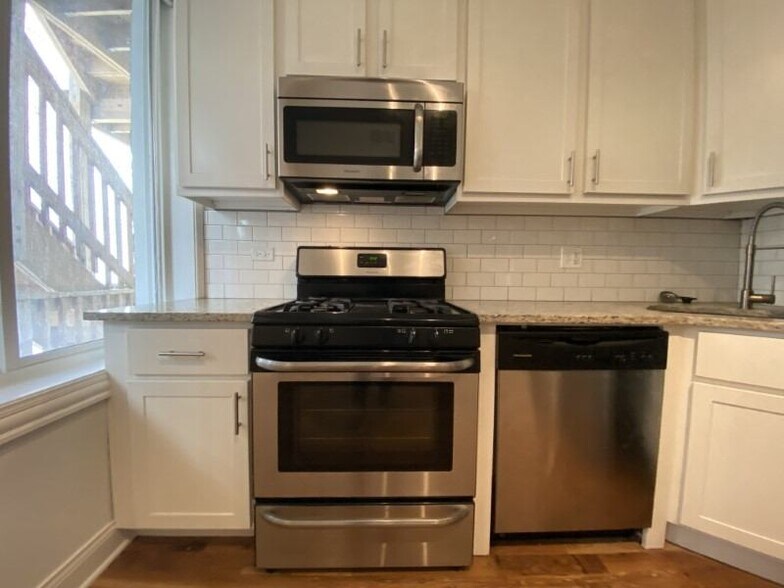 More Photos Of 4401-4403 N Clark St, Chicago Apartments For Lease