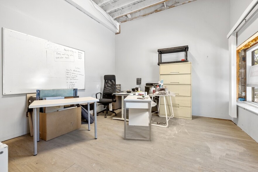 More Photos Of 255-257 Ste-anne Ave, Ottawa Warehouse For Lease