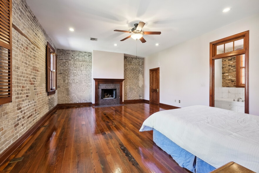 More Photos Of 920 - 926 Tchoupitoulas St, New Orleans Light Distribution For Sale