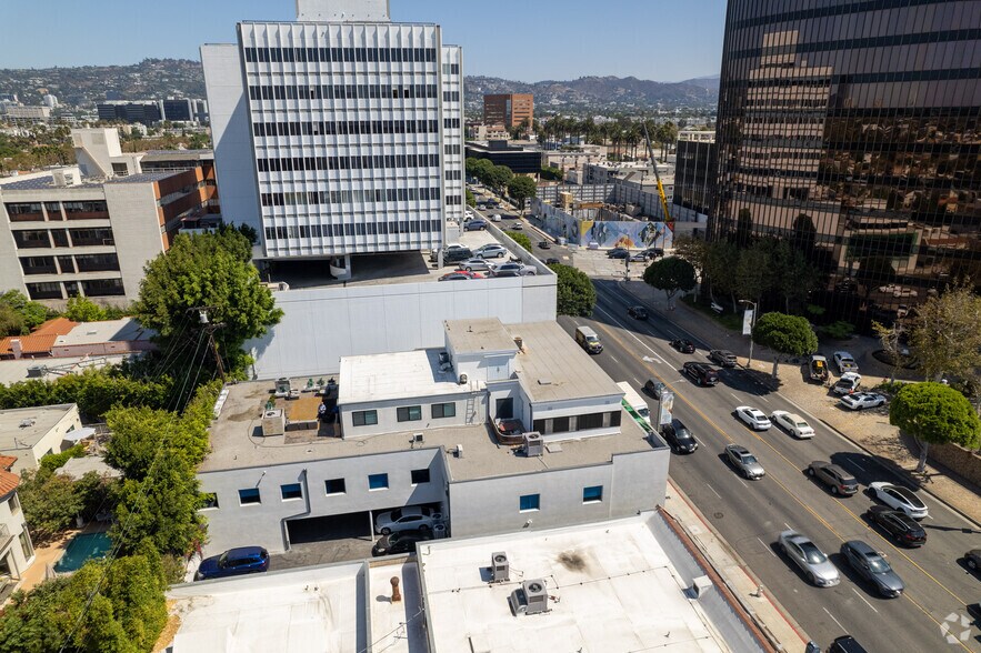 More Photos Of 215 S La Cienega Blvd, Beverly Hills Office For Lease