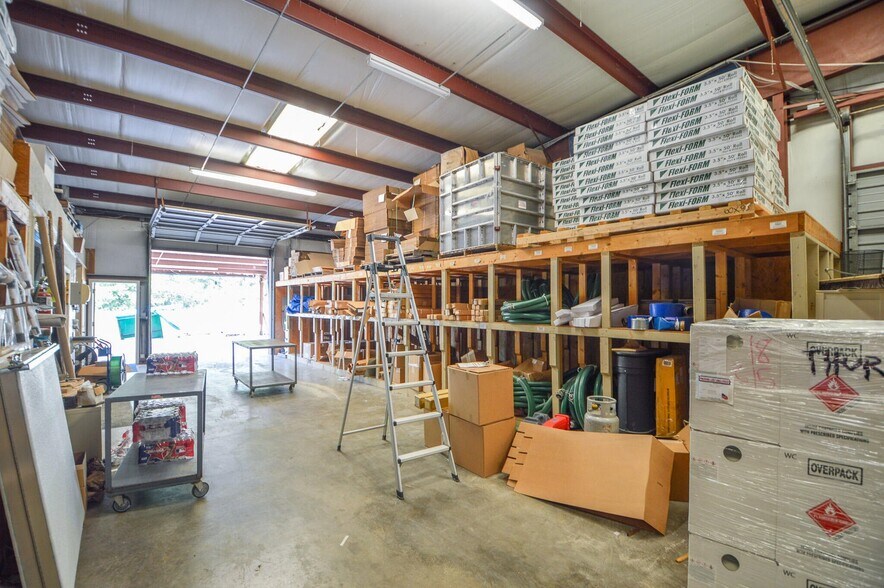 More Photos Of 415 Wilkins Wise Rd, Columbus Showroom For Sale