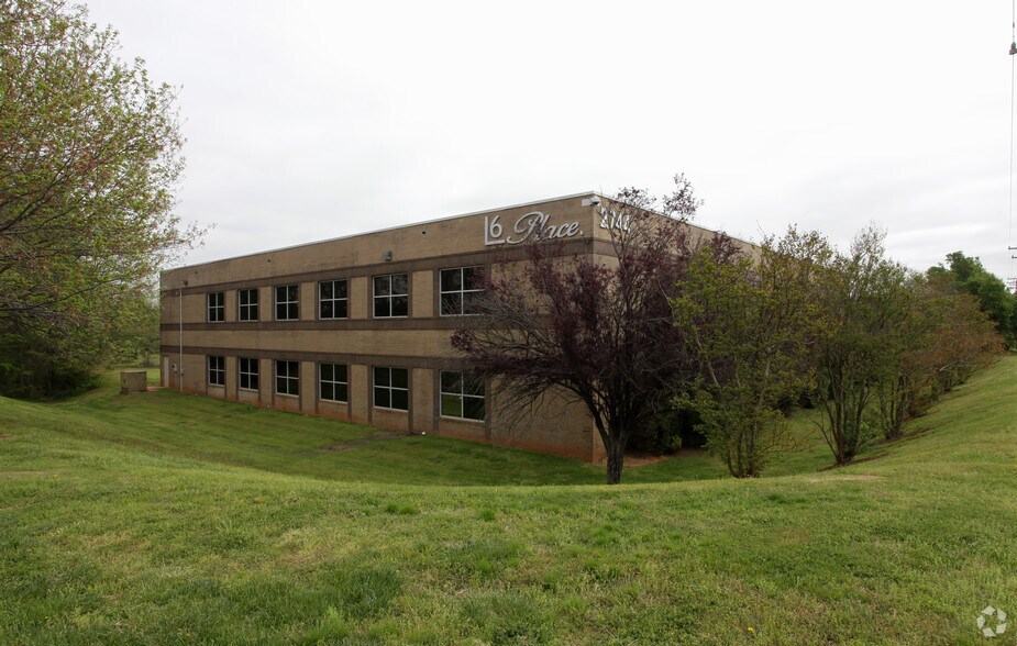 More Photos Of 2744 Yorkmont Rd, Charlotte Light Manufacturing For Sale