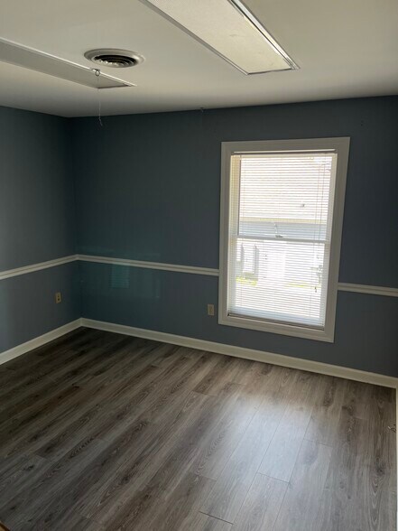 More Photos Of 131 Indian Lake Rd, Hendersonville Loft Creative Space For Lease