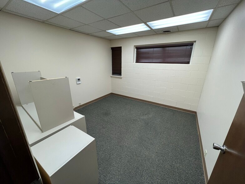 More Photos Of 2602 N Morgan St, Decatur Office For Sale