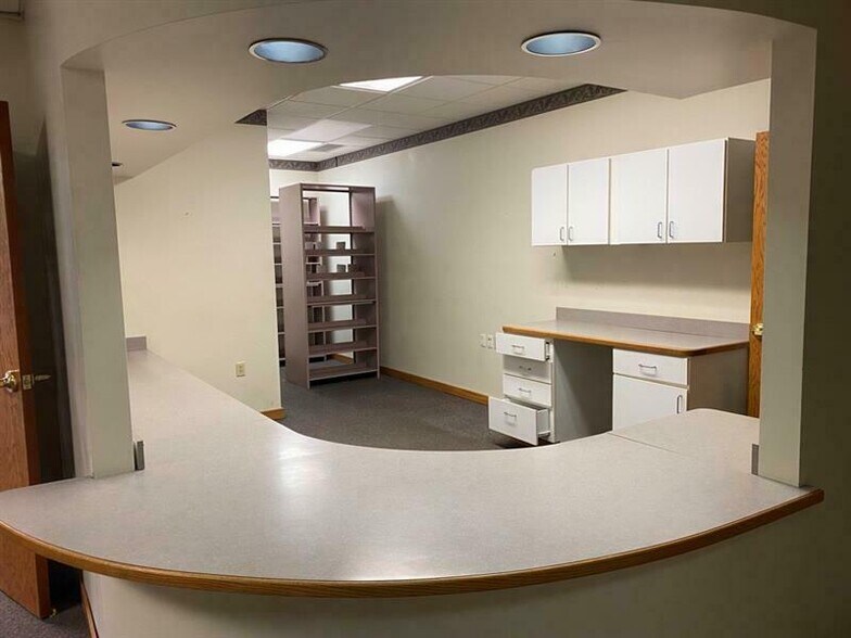 More Photos Of 320 Lincolnway E, Osceola Medical For Lease