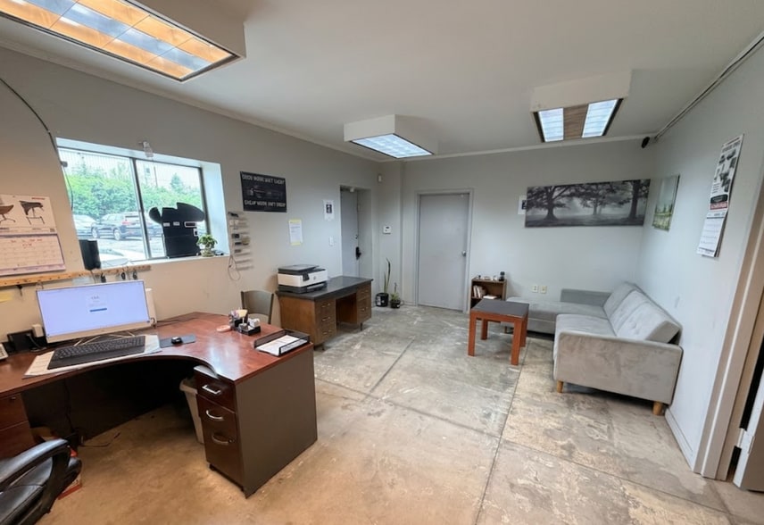 More Photos Of 2720 Symmes Rd, Fairfield Warehouse For Lease