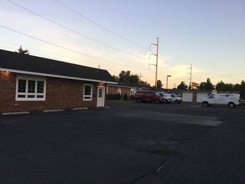 More Photos Of 1010 Rose Ave, Runnemede Flex For Sale