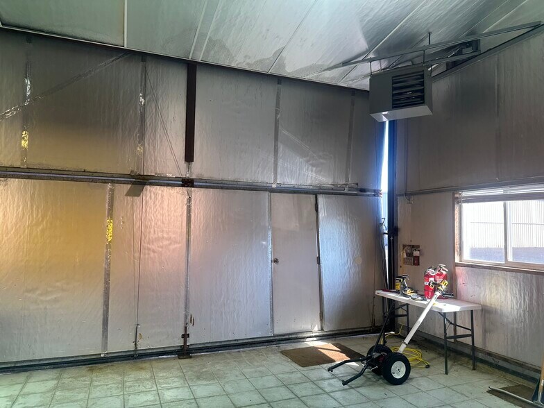 More Photos Of 10 Hangar Rd, Vineyard Haven Warehouse For Lease