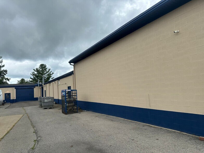 More Photos Of 200 Grand Ave, Clarion Warehouse For Lease