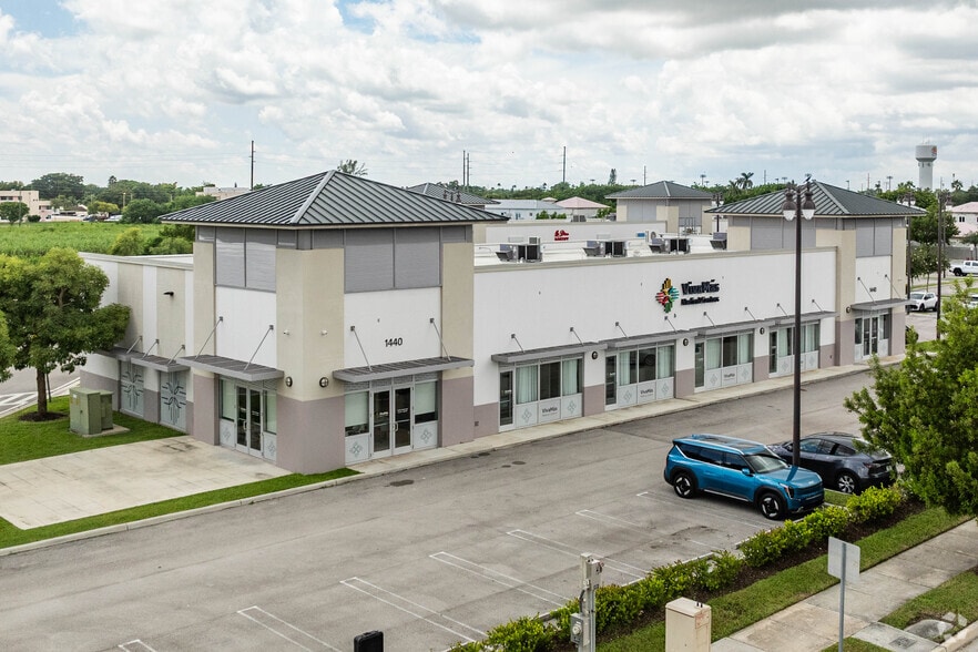 More Photos Of 1400-1420 NE 8th St, Homestead Storefront For Lease