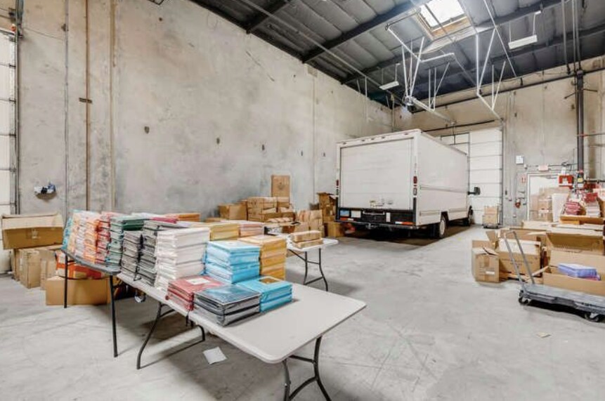 More Photos Of 6320 Hinson St, Las Vegas Light Distribution For Sale