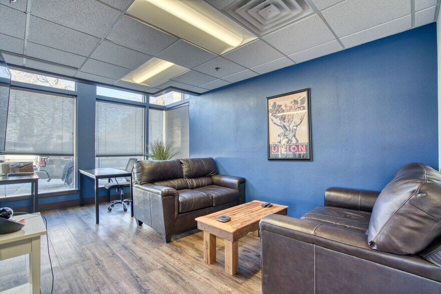 More Photos Of 400 E Simpson St, Lafayette Office For Lease