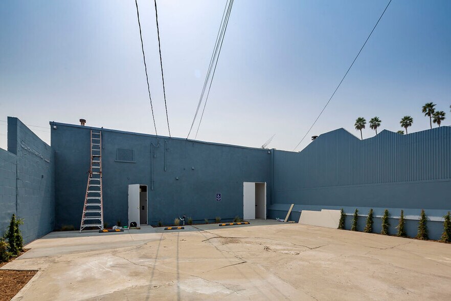 More Photos Of 2131 W Jefferson Blvd, Los Angeles Office For Lease