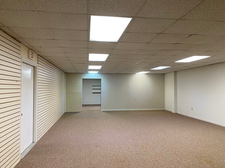 More Photos Of 275 McGhee Rd, Winchester Manufacturing For Lease