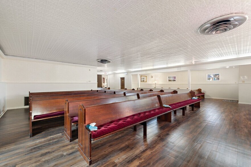 More Photos Of 503 Talbot St, Taylor Funeral Home For Sale
