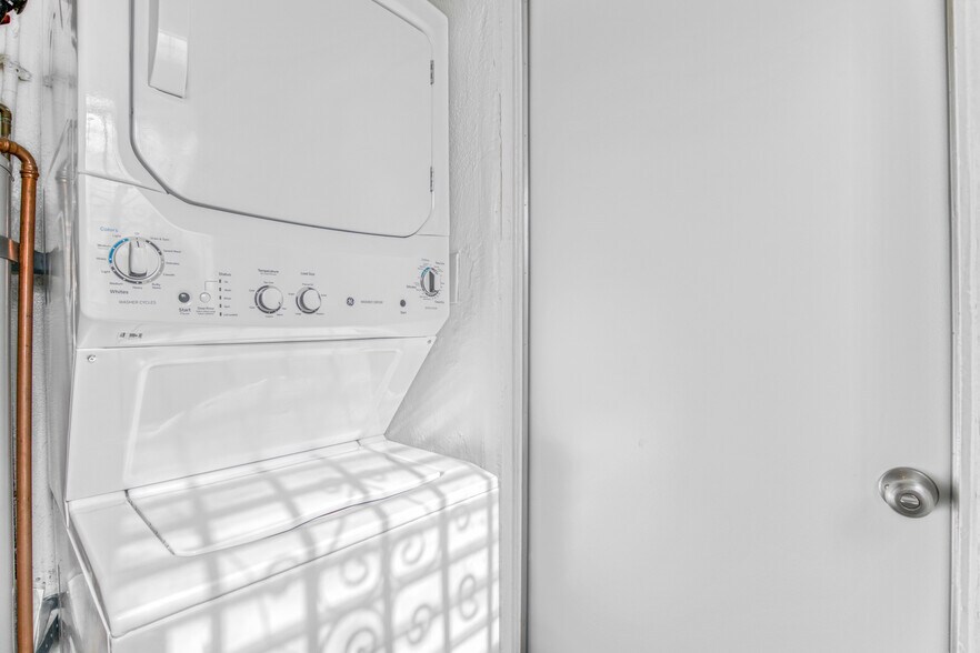 More Photos Of 1716 Magnolia Ave, Los Angeles Multifamily For Sale