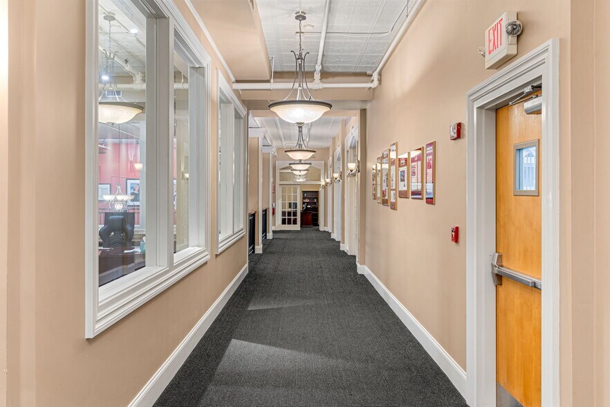 More Photos Of 222 Pearl St, New Albany Office Residential For Lease