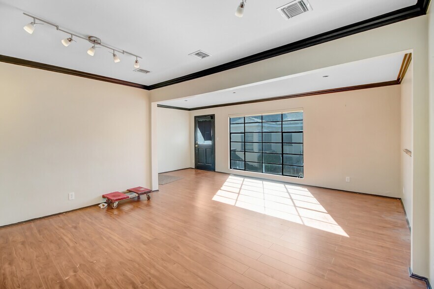 More Photos Of 2003 Lake Ave, Altadena Apartments For Sale