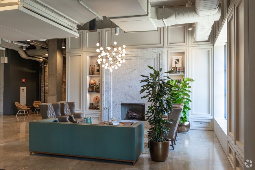 More Photos Of 433 W Van Buren St, Chicago Office For Lease