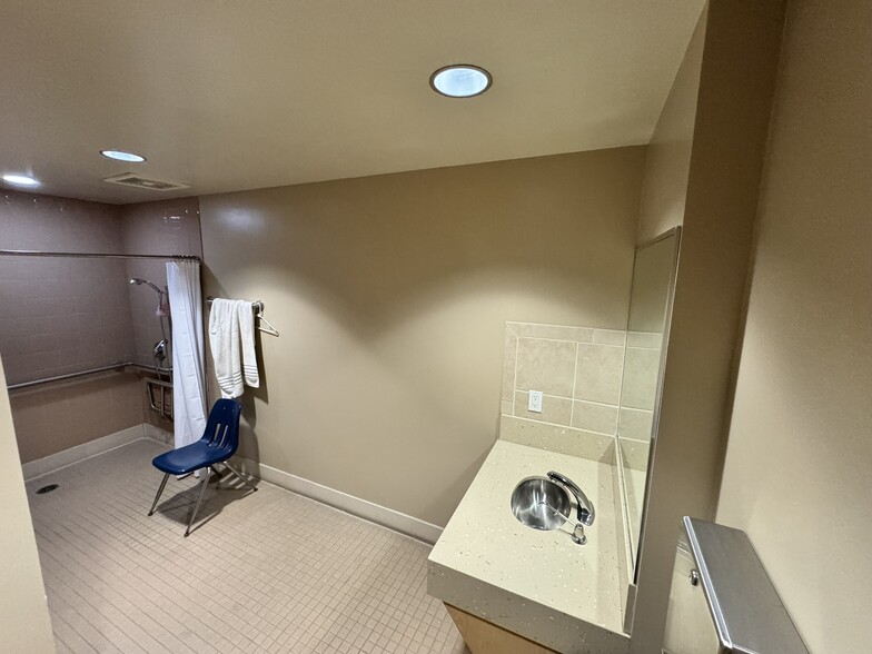More Photos Of 1940 Garnet Ave, San Diego Medical For Sale