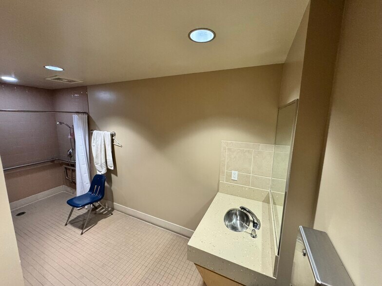 More Photos Of 1940 Garnet Ave, San Diego Medical For Sale