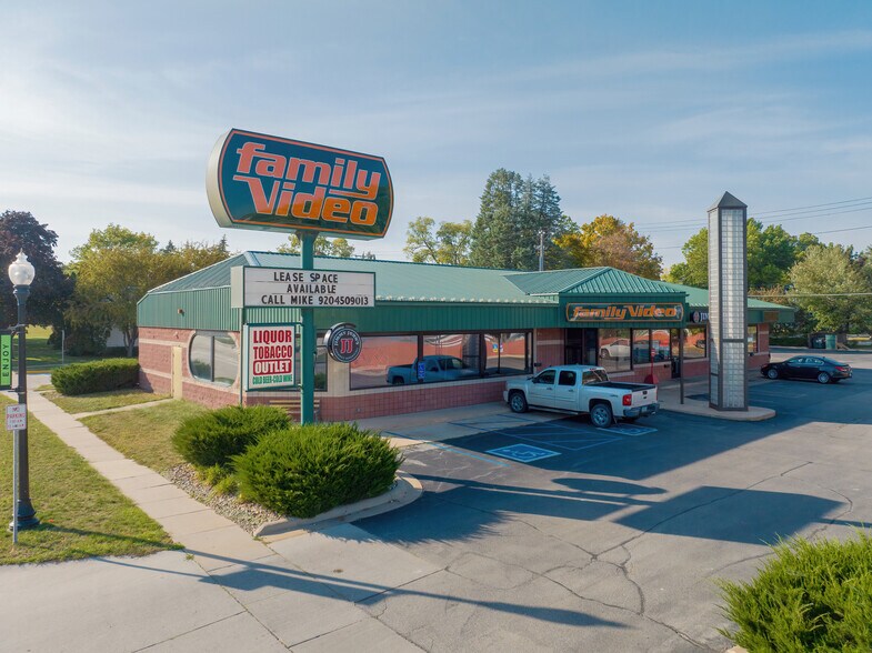 Primary Photo Of 620 W Bremer Ave, Waverly General Retail For Lease